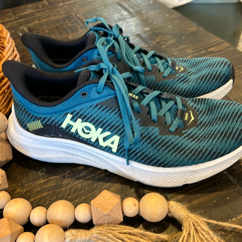 Men’s size 10, Hoka solimar sneakers